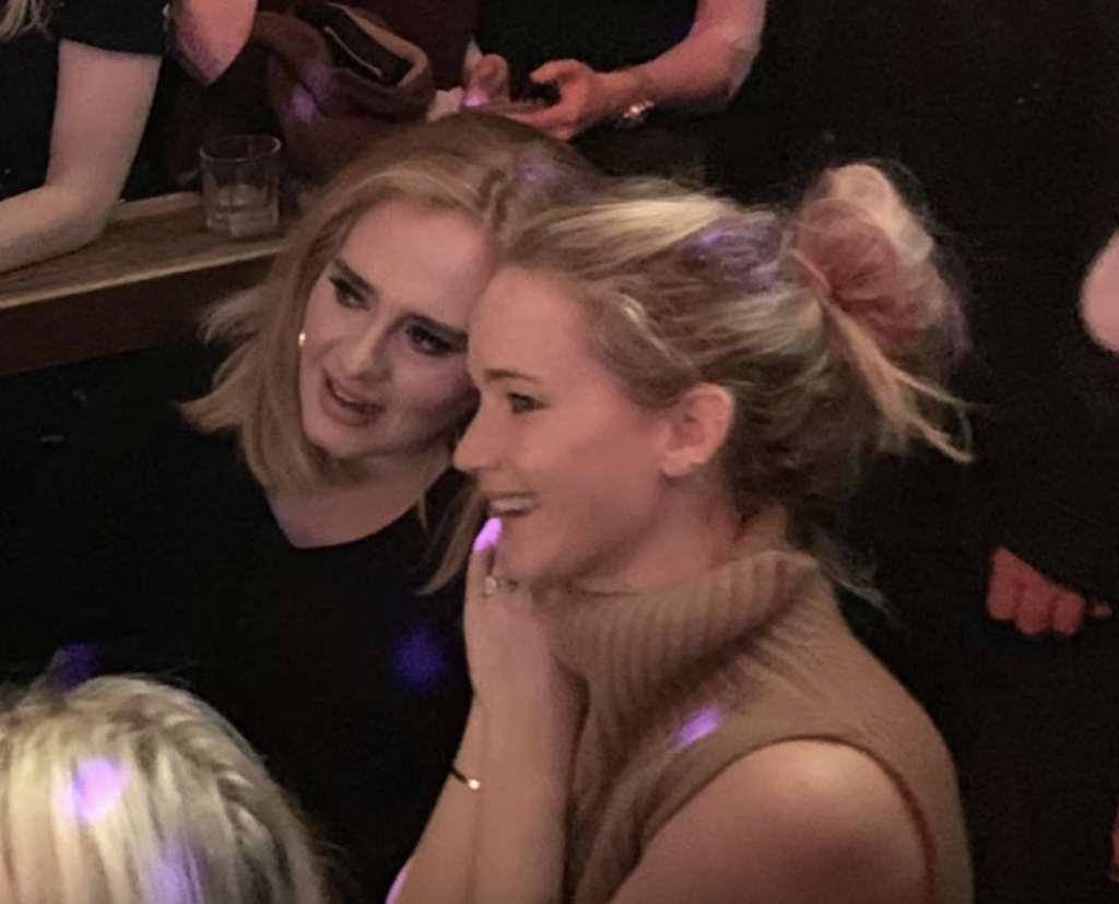 Adele talking to Jennifer Lawrence at an awards show